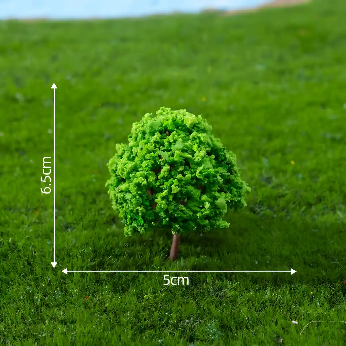 Lush green miniature osmanthus tree, 6.5cm height, perfect for decorative dollhouse garden trees.
