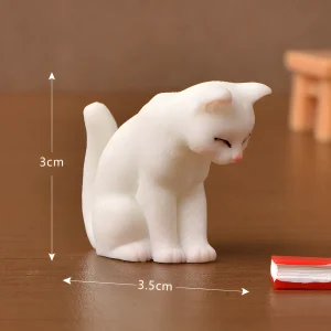 Cute cat figurines small white resin cat for dollhouse cat accessories and miniature scenes.