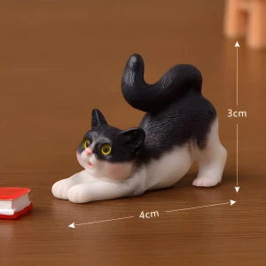 Black and white stretching miniature cat figurines resin realistic cat miniature figures for bookshelves.