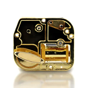 Flat bottom view of a Yunsheng 18 note music box movement with gold plating.