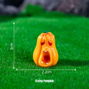 Screaming jack-o-lantern miniature Halloween figurines for Gothic Halloween miniature decorations and spooky scene craft kits